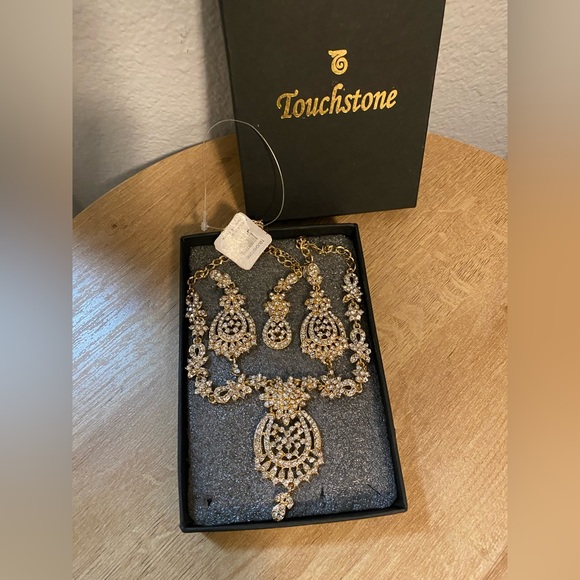 NIB Touchstone Indian Bollywood Filigree Floral Pattern Jewelry Set - Picture 2 of 7